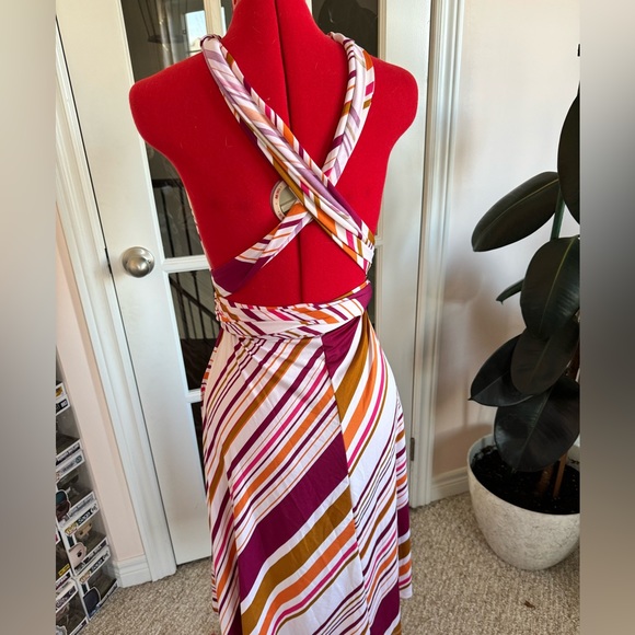 Dress, one size fits many. Convertible style - Picture 4 of 5